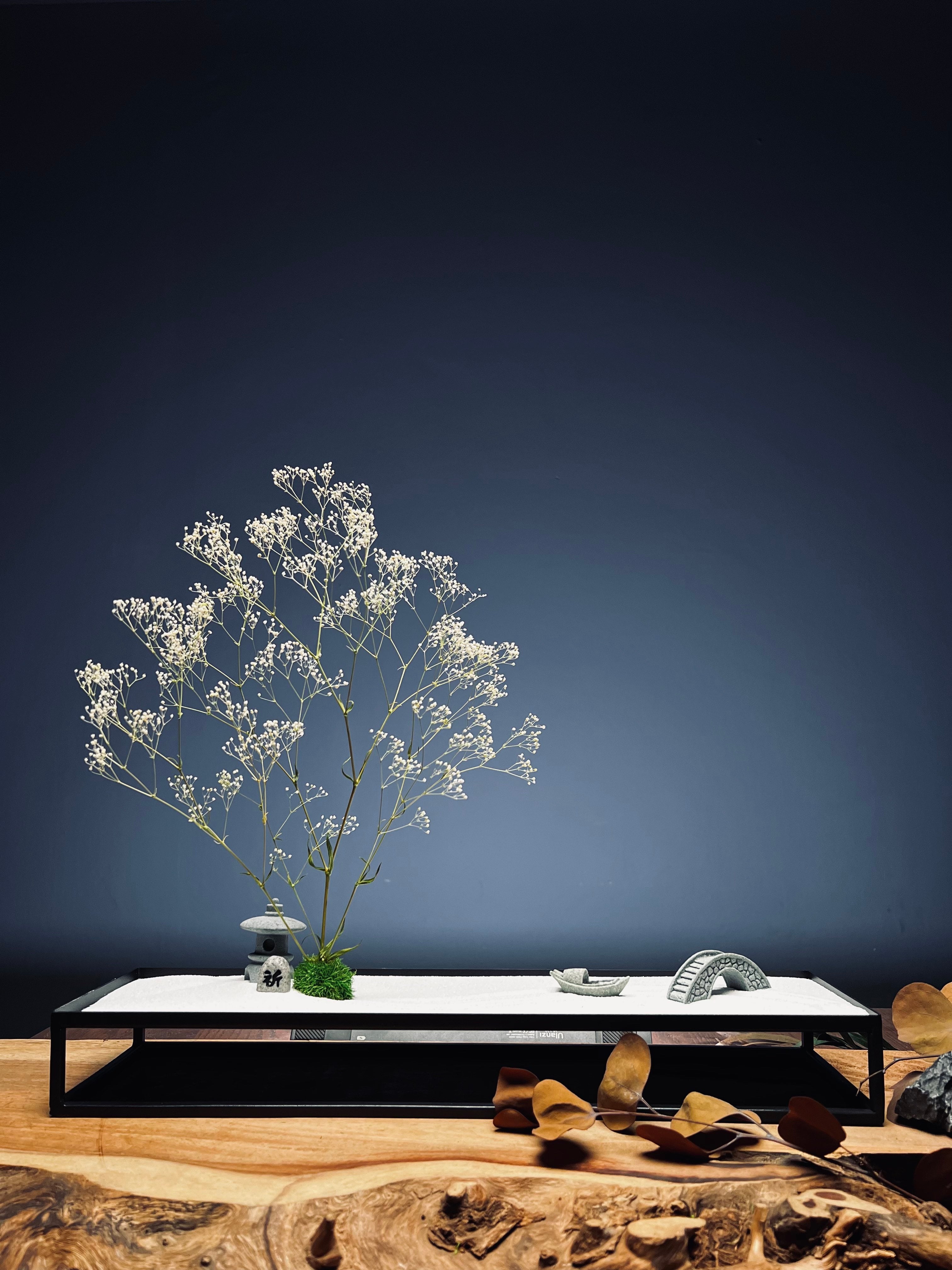 Snowfall - Winter Lake (Preserved Plants)