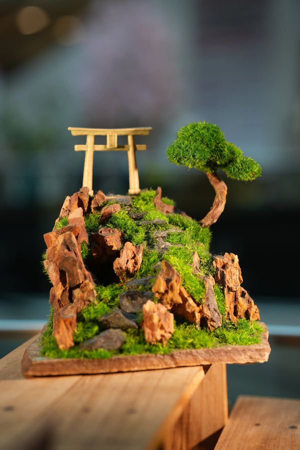 Path in the East - Green Hill