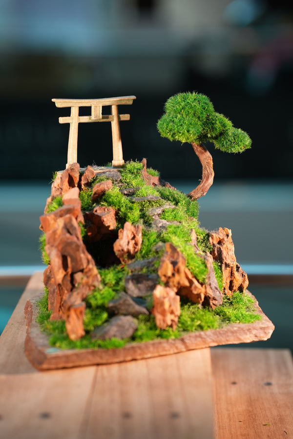 Path in the East - Green Hill